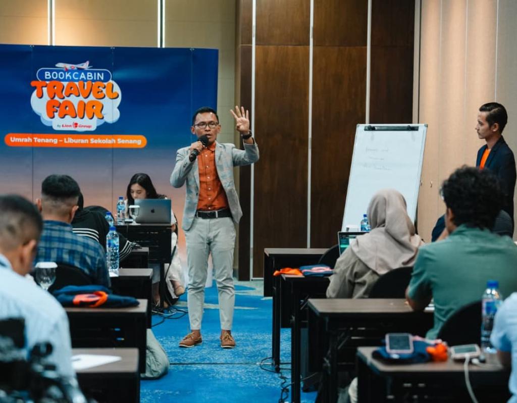 Di Antrean BookCabin Travel Fair: Ada yang Buru Tiket Bali, Ada yang Cicil Umrah Pertama
